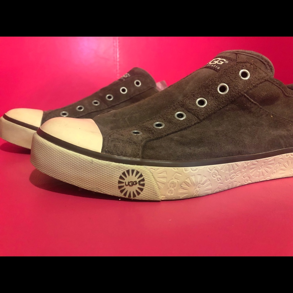 UGGS low top chuck style